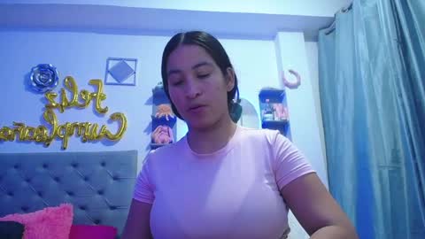 Snapshot of mommy_dulce chatting on 05-15-26, 01:23 ANDREA online show from 05-15-26, 01:23