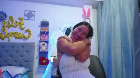 Snapshot of mommy_dulce chatting on 05-19-26, 01:44 ANDREA online show from 05-19-26, 01:44
