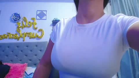 Snapshot of mommy_dulce chatting on 05-20-26, 01:23 ANDREA online show from 05-20-26, 01:23