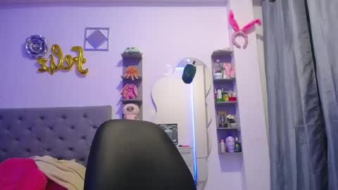 Snapshot of mommy_dulce chatting on 05-26-26, 01:12 ANDREA online show from 05-26-26, 01:12
