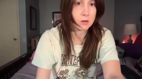 Snapshot of mommygoddessl chatting on 10-06-25, 02:42 Goddess L online show from 10-06-25, 02:42