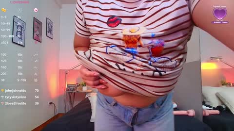 Snapshot of mommyissuess_ chatting on 01-21-25, 04:54 Daphne online show from 01-21-25, 04:54