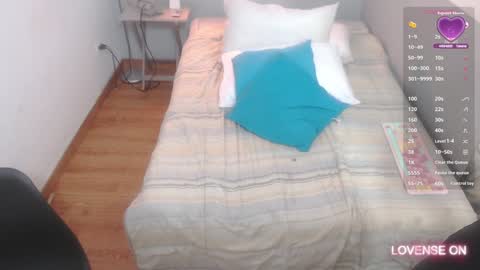 Snapshot of mommyissuess_ chatting on 01-30-25, 10:51 Daphne online show from 01-30-25, 10:51