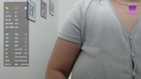 Snapshot of mommyissuess_ chatting on 01-31-25, 07:51 Daphne online show from 01-31-25, 07:51