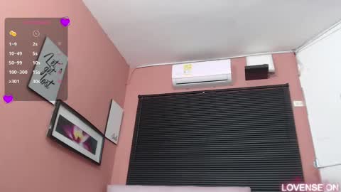 Snapshot of mommyissuess_ chatting on 03-08-25, 07:42 Daphne online show from 03-08-25, 07:42