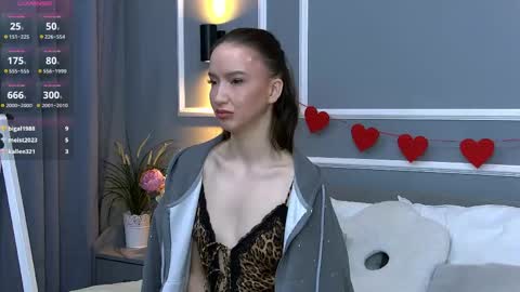 Snapshot of monahicks chatting on 04-28-26, 02:27 MonaHicks online show from 04-28-26, 02:27