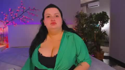 Snapshot of monasteel chatting on 05-19-26, 12:11 Monica online show from 05-19-26, 12:11
