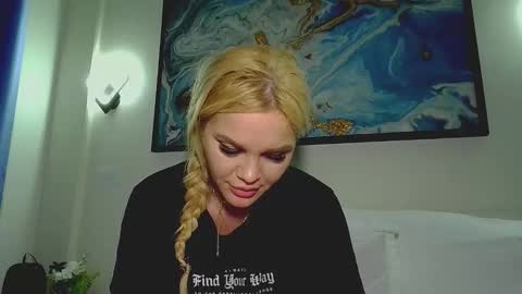 Monica online show from 11-27-25, 04:25