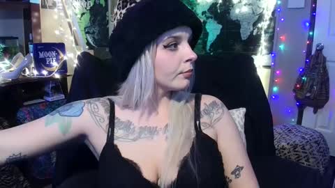 Snapshot of monica_lily chatting on 12-20-24, 05:29 Monica online show from 12-20-24, 05:29