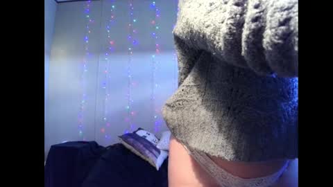 Snapshot of monica_lily chatting on 02-13-25, 06:48 Monica online show from 02-13-25, 06:48