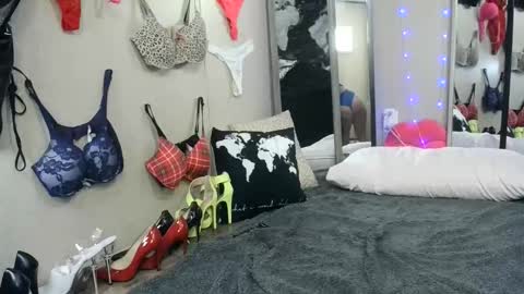 Snapshot of monica_lily chatting on 06-08-26, 09:15 Monica online show from 06-08-26, 09:15