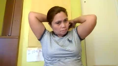 Snapshot of monicabrave79 chatting on 05-08-26, 02:06 monicabrave79 online show from 05-08-26, 02:06