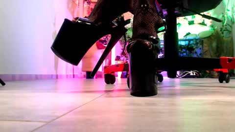 Monika online show from 10-11-25, 01:31