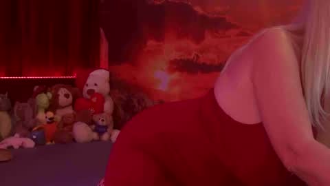 Snapshot of monicutex chatting on 01-16-25, 05:21 Monika online show from 01-16-25, 05:21