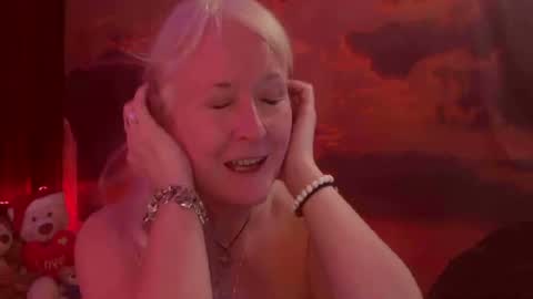 Snapshot of monicutex chatting on 03-08-25, 06:32 Monika online show from 03-08-25, 06:32