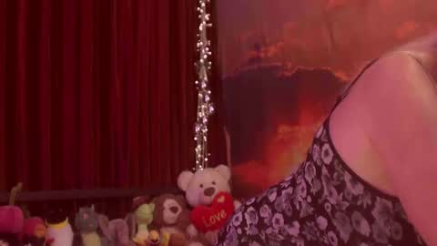 Monika    online show from 04-12-26, 12:37