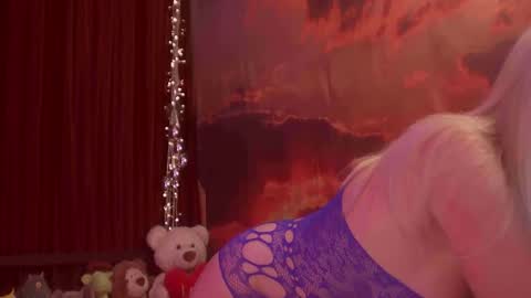 Monika    online show from 04-25-26, 01:19