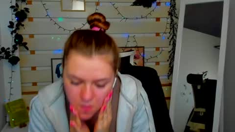 Snapshot of monika_youu chatting on 04-25-26, 07:00 Monika online show from 04-25-26, 07:00