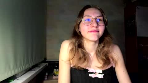 Snapshot of monikakotts chatting on 06-08-26, 06:19 Mia online show from 06-08-26, 06:19