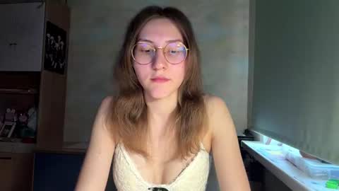 Snapshot of monikakotts chatting on 06-09-26, 04:29 Mia online show from 06-09-26, 04:29