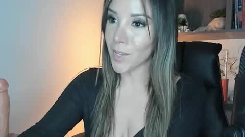 Monilee online show from 10-29-25, 07:32