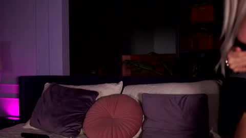 Moni online show from 12-05-25, 04:32