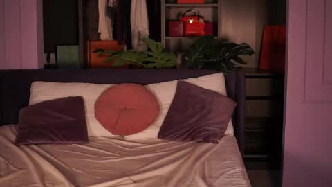 Moni online show from 04-20-26, 04:04