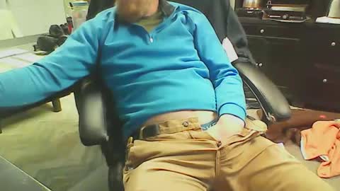 Snapshot of monkeypants04 chatting on 05-19-26, 02:45 monkeypants04 online show from 05-19-26, 02:45