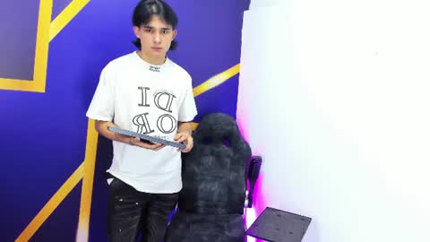 Snapshot of monky_0002 chatting on 07-12-26, 04:36 monky_0002 online show from 07-12-26, 04:36