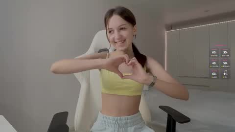 Snapshot of monnymoonn chatting on 10-23-25, 05:29 Mary online show from 10-23-25, 05:29