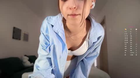 Snapshot of monnymoonn chatting on 10-29-25, 05:20 Mary online show from 10-29-25, 05:20