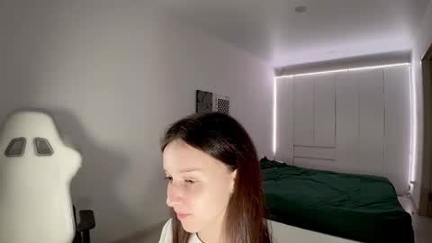 Snapshot of monnymoonn chatting on 10-30-25, 09:55 Mary online show from 10-30-25, 09:55