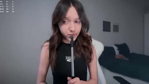 Snapshot of monnymoonn chatting on 11-11-25, 08:25 Mary online show from 11-11-25, 08:25