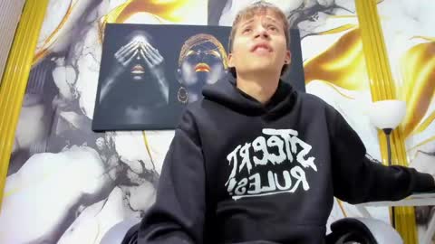 Snapshot of mono_blonde chatting on 06-08-26, 11:10 mono_blonde online show from 06-08-26, 11:10