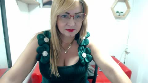 Snapshot of monserrat_diva chatting on 04-21-26, 09:50 monserrat_diva online show from 04-21-26, 09:50