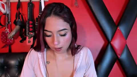 Monttserratt online show from 10-21-25, 07:36