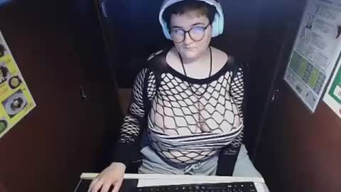 Snapshot of moojay00 chatting on 12-22-24, 11:11 Moo Jay online show from 12-22-24, 11:11