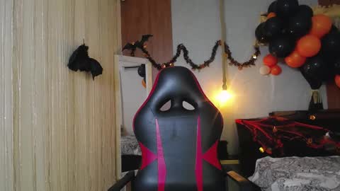 moon_and_fire_ online show from 10-31-25, 03:07