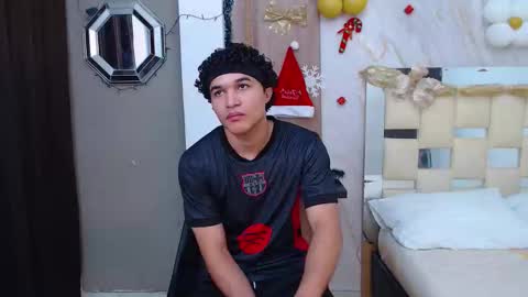 moon_and_fire_ online show from 12-14-25, 03:01