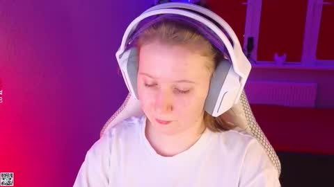 Lola online show from 10-22-25, 05:24