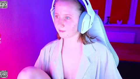 Lola online show from 11-29-25, 03:26