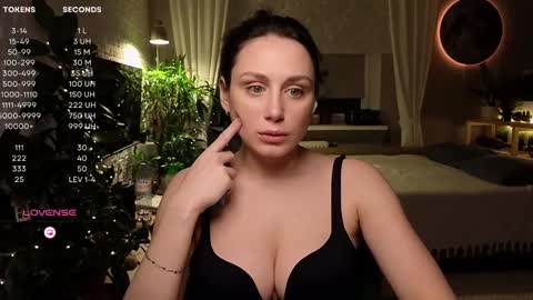 Luna  online show from 01-10-25, 03:37