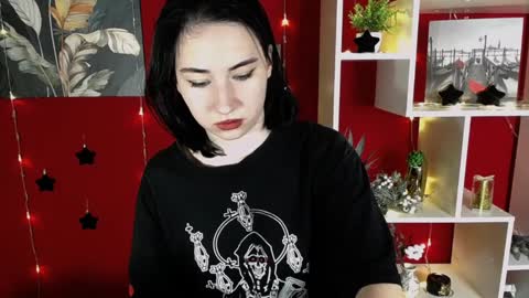 Snapshot of moon_foxy_ chatting on 12-21-24, 08:10 Diana online show from 12-21-24, 08:10