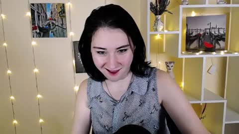Snapshot of moon_foxy_ chatting on 01-28-25, 04:30 Diana online show from 01-28-25, 04:30
