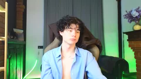 Snapshot of moon_gloww chatting on 02-15-26, 10:14 moon_gloww online show from 02-15-26, 10:14