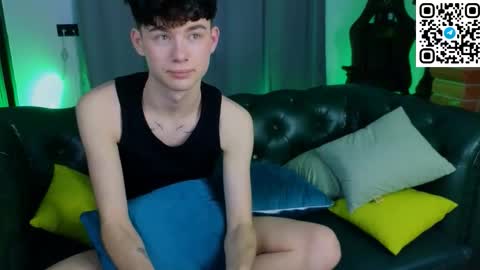 Snapshot of moon_gloww chatting on 03-02-26, 10:00 moon_gloww online show from 03-02-26, 10:00