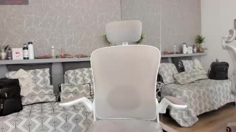 Snapshot of moon_lightt9 chatting on 05-30-26, 12:02 Sarah online show from 05-30-26, 12:02