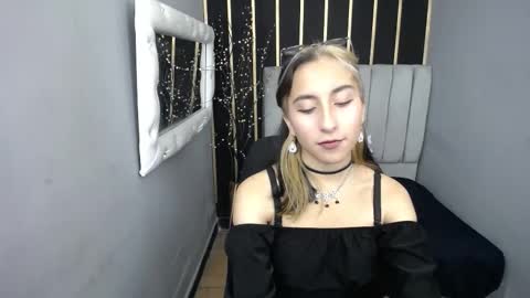 MOON SHUT online show from 03-05-26, 12:23