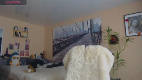 Snapshot of moon_sugar_ chatting on 07-28-26, 01:32 Keira online show from 07-28-26, 01:32