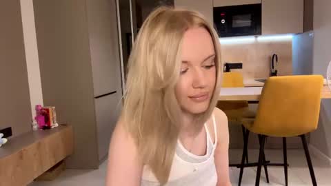 Snapshot of moonavellle_ chatting on 07-06-26, 09:17 moonavellle_ online show from 07-06-26, 09:17